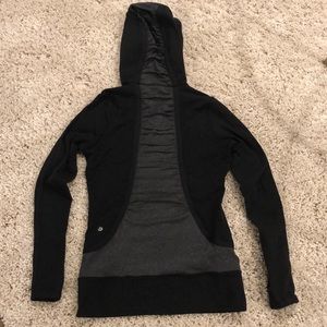 Lululemon sweatshirt size 6